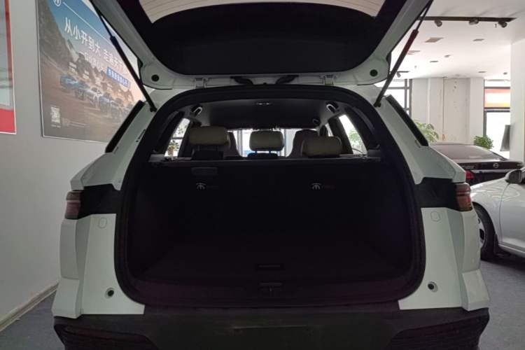 Used BYD Song Pro New Energy 2024 HONOR Edition DM-i 71KM Navigation Model Trunk
