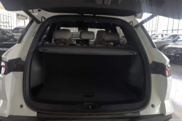 Used BYD Song Pro New Energy 2024 HONOR Edition DM-i 110KM Excellence Model Trunk
