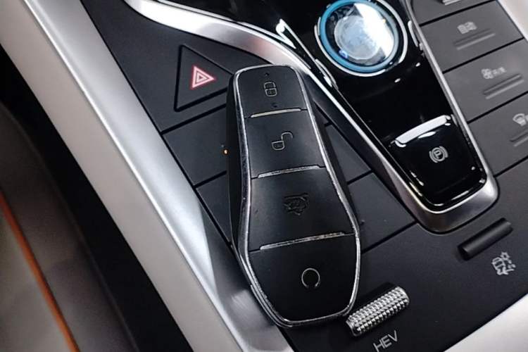 Used BYD Song Pro New Energy 2024 HONOR Edition DM-i 71KM Navigation Model Vehicle Key