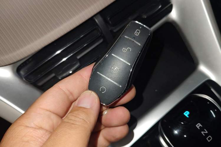 Used BYD Song Pro New Energy 2024 HONOR Edition DM-i 71KM Navigation Model Vehicle Key