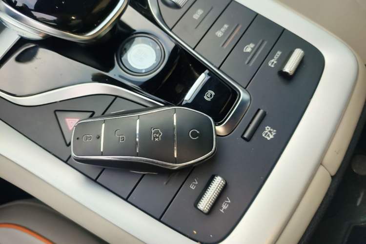 Used BYD Song Pro New Energy 2024 HONOR Edition DM-i 71KM Navigation Model Vehicle Key