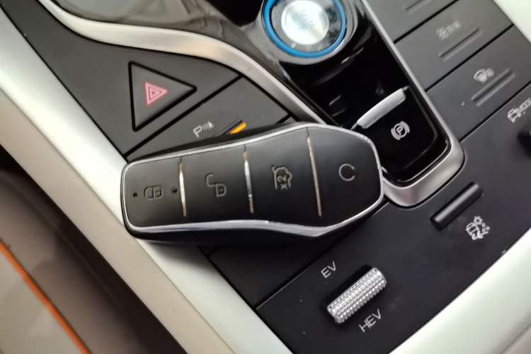 Used BYD Song Pro New Energy 2024 HONOR Edition DM-i 71KM Navigation Model Vehicle Key