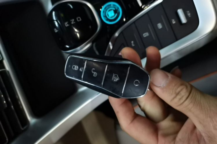 Used BYD Song Pro New Energy 2024 HONOR Edition DM-i 71KM Navigation Model Vehicle Key