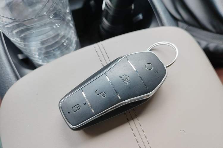 Used BYD Song Pro New Energy 2024 HONOR Edition DM-i 71KM Navigation Model Vehicle Key