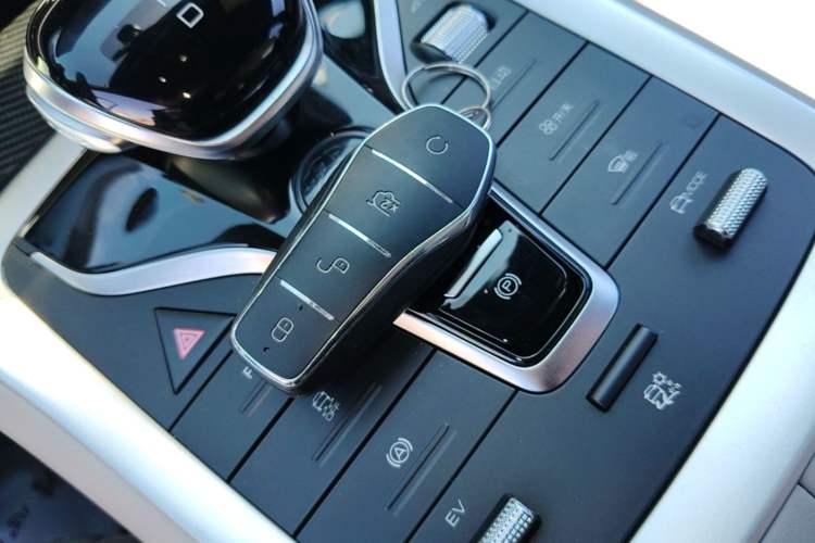 Used BYD Song Pro New Energy 2024 HONOR Edition DM-i 71KM Navigation Model Vehicle Key