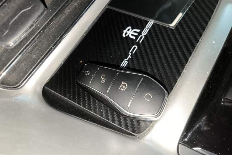 Used BYD Song Pro New Energy 2024 HONOR Edition DM-i 71KM Navigation Model Vehicle Key