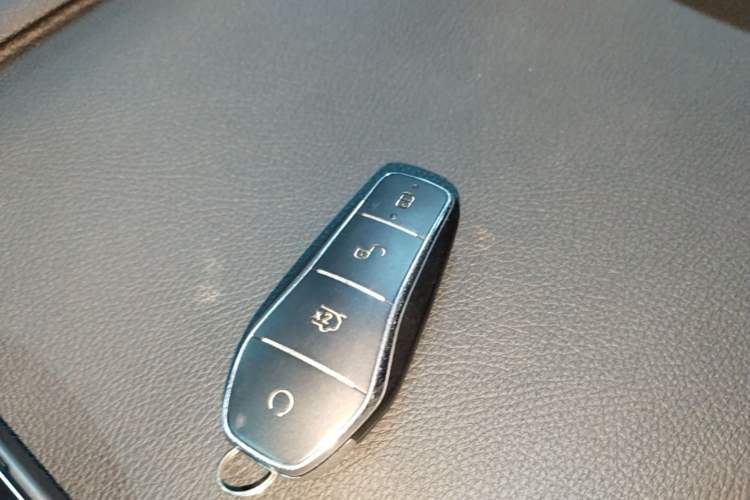 Used BYD Song Pro New Energy 2024 HONOR Edition DM-i 71KM Navigation Model Vehicle Key