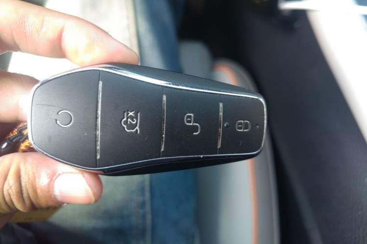 Used BYD Song Pro New Energy 2024 HONOR Edition DM-i 71KM Navigation Model Vehicle Key