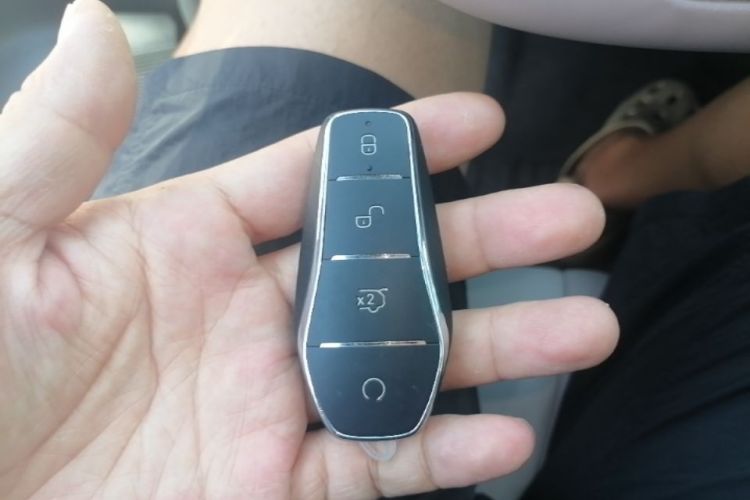 Used BYD Song Pro New Energy 2024 HONOR Edition DM-i 71KM Navigation Model Vehicle Key