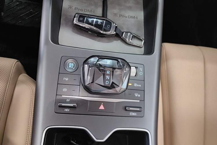 Used BYD Song Pro New Energy 2025 Second-Generation Intelligent Driving Version DM-i 115KM Superior Trim Gear Lever