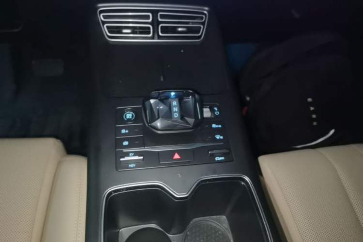 Used BYD Song Pro New Energy 2025 Second-Generation DM-i 75KM Leading Edition Gear Lever