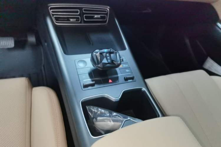 Used BYD Song Pro New Energy 2025 Second-Generation DM-i 75KM Leading Edition Gear Lever
