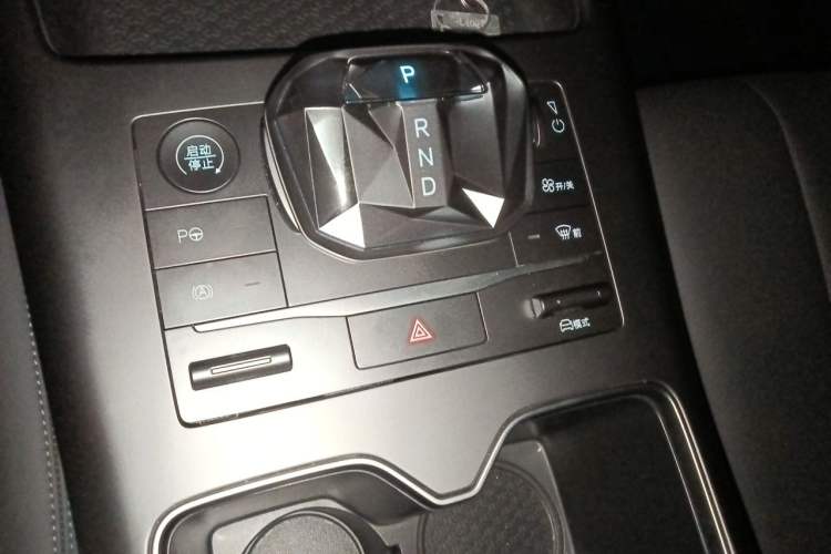 Used BYD Song Pro New Energy 2025 Second-Generation DM-i 75KM Leading Edition Gear Lever
