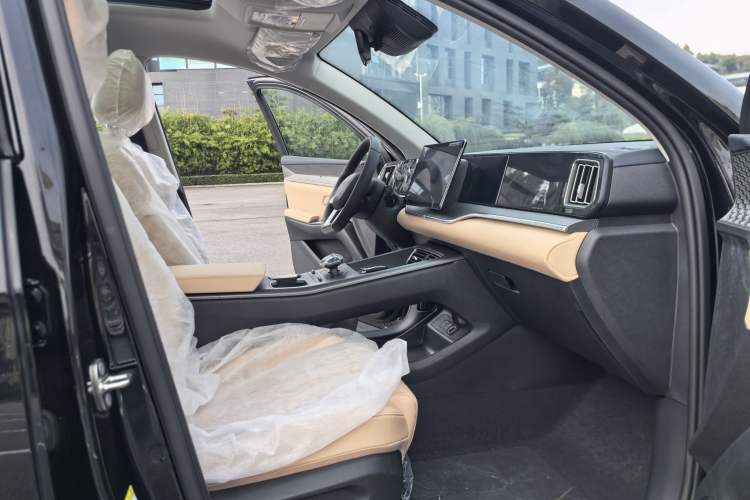 Used BYD Song Pro New Energy 2025 2nd Generation Intelligent Driving Version DM-i 75KM Overachiever Trim Interior 6