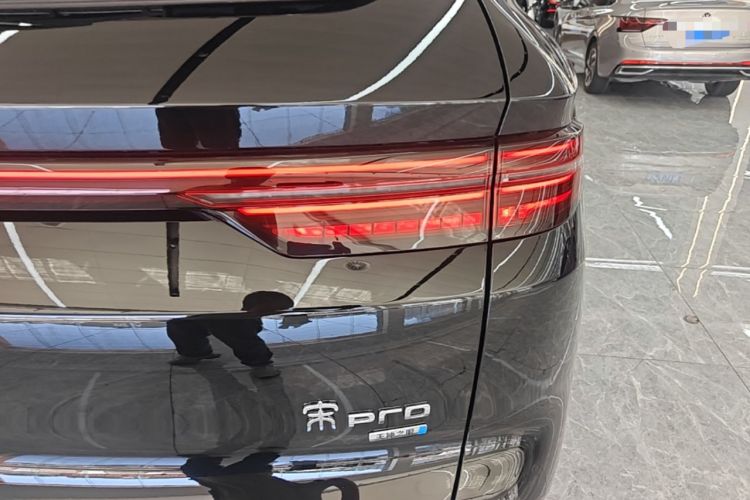 Used BYD Song Pro New Energy 2025 Second-Generation Intelligent Driving Version DM-i 115KM Superior Trim Right Rear Taillight