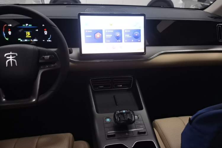 Used BYD Song Pro New Energy 2025 Second-Generation DM-i 75KM Leading Edition Audio And AC Panel