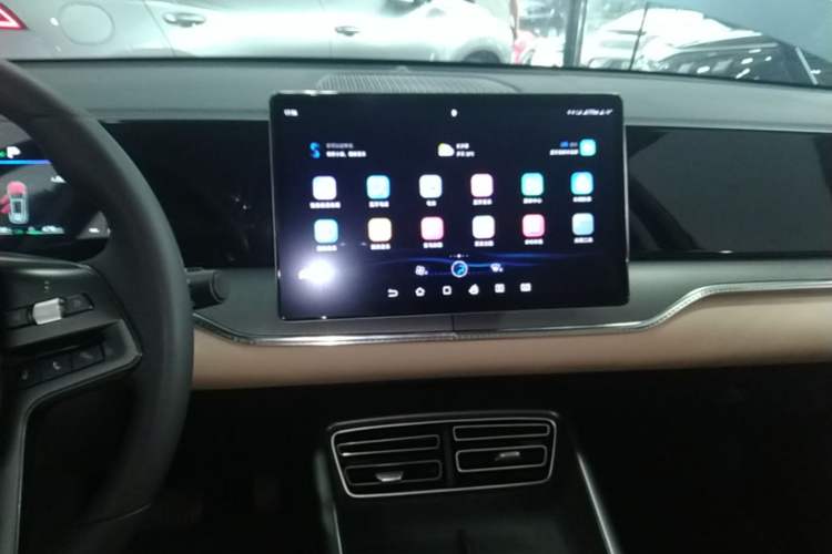 Used BYD Song Pro New Energy 2025 Second-Generation DM-i 75KM Leading Edition Audio And AC Panel