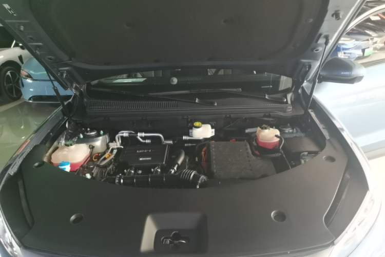 Used BYD Song Pro New Energy 2025 Second-Generation Intelligent Driving Version DM-i 115KM Superior Trim Engine Bay