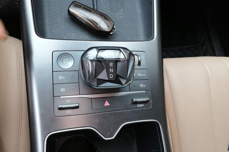 Used BYD Song Pro New Energy 2025 Second-Generation DM-i 75KM Leading Edition Gear Lever