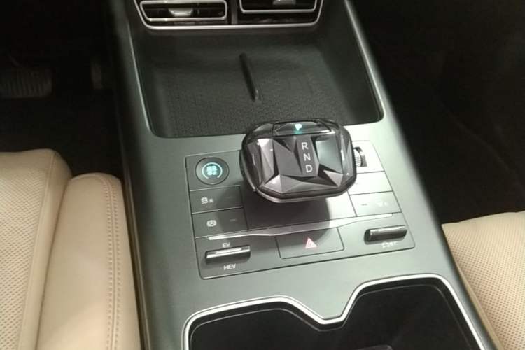 Used BYD Song Pro New Energy 2025 Second-Generation DM-i 75KM Leading Edition Gear Lever