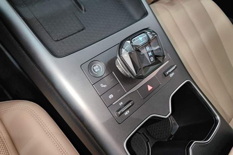 Used BYD Song Pro New Energy 2025 Second-Generation DM-i 115KM Excellence Version Gear Lever