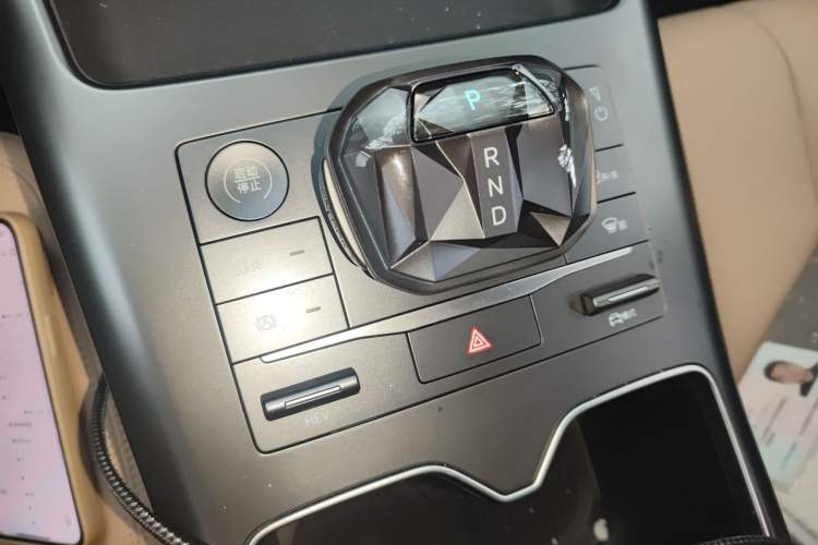 Used BYD Song Pro New Energy 2025 Second-Generation DM-i 75KM Leading Edition Gear Lever