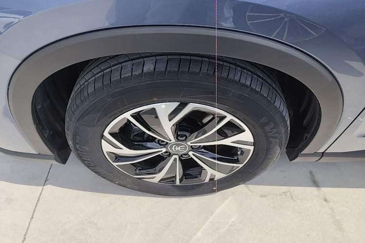 Used BYD Song Pro New Energy 2025 Second-Generation DM-i 75KM Leading Edition Left Front Wheel Hub