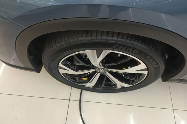 Used BYD Song Pro New Energy 2025 Second-Generation DM-i 115KM Excellence Version Left Front Wheel Hub