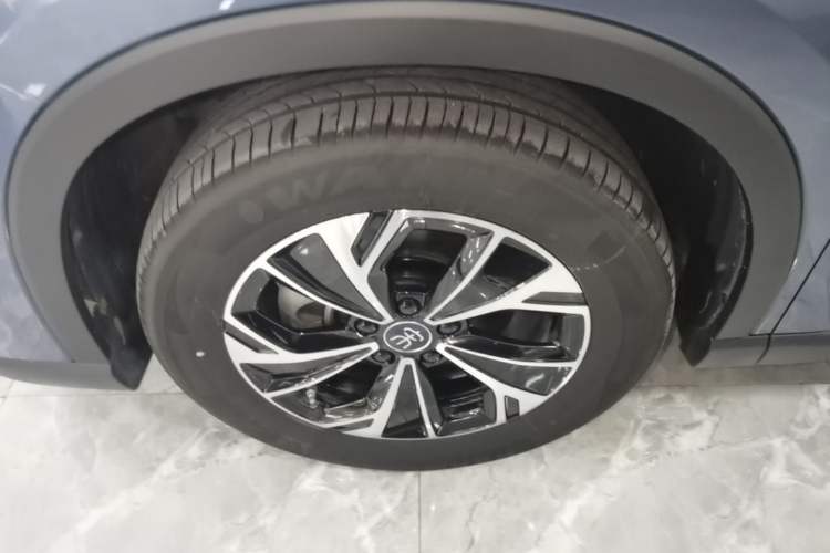 Used BYD Song Pro New Energy 2025 Second-Generation DM-i 75KM Leading Edition Left Front Wheel Hub