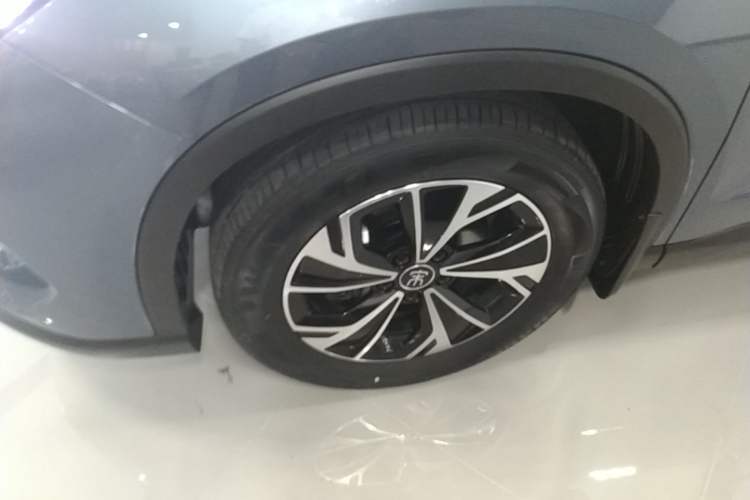 Used BYD Song Pro New Energy 2025 Second-Generation DM-i 75KM Leading Edition Left Front Wheel Hub