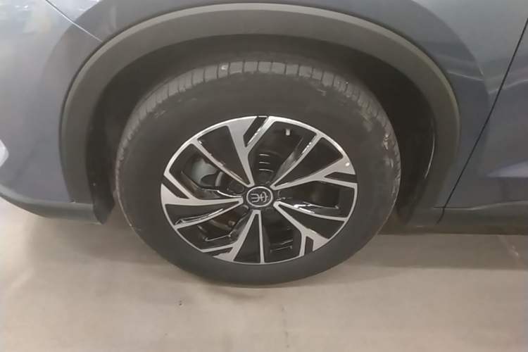 Used BYD Song Pro New Energy 2025 Second-Generation DM-i 75KM Leading Edition Left Front Wheel Hub
