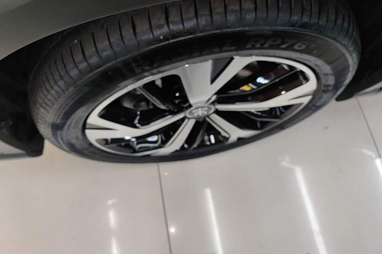Used BYD Song Pro New Energy 2025 Second-Generation DM-i 115KM Excellence Version Left Front Wheel Hub