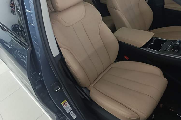 Used BYD Song Pro New Energy 2025 Second-Generation DM-i 115KM Overachiever Trim Right Front Seat