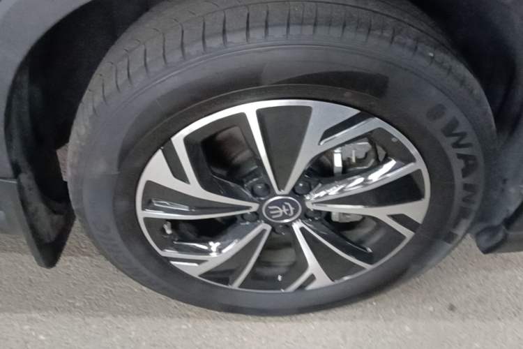 Used BYD Song Pro New Energy 2025 2nd Generation Intelligent Driving Version DM-i 75KM Leading Edition Right Front Wheel Hub