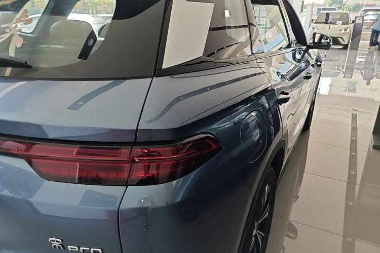 Used BYD Song Pro New Energy 2025 Second-Generation Intelligent Driving Version DM-i 115KM Superior Trim Right Rear Taillight
