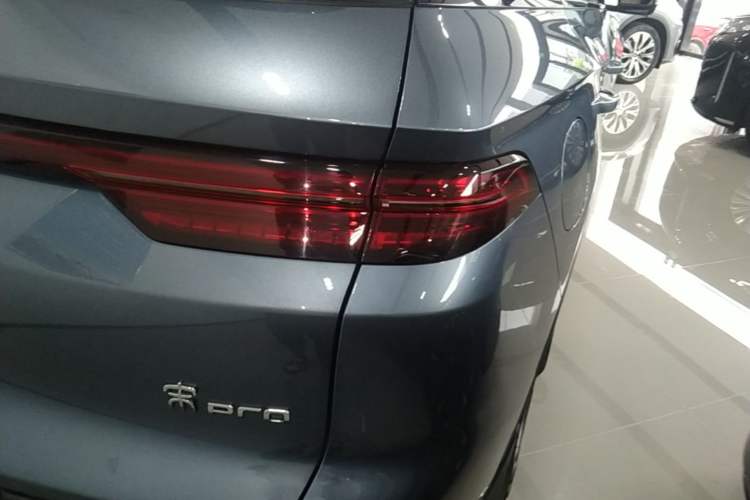 Used BYD Song Pro New Energy 2025 Second-Generation DM-i 75KM Leading Edition Right Rear Taillight