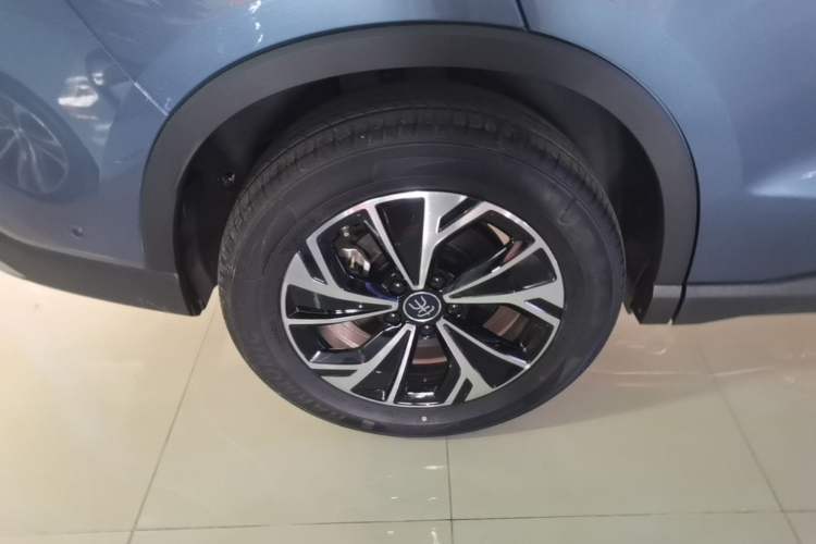 Used BYD Song Pro New Energy 2025 Second-Generation Intelligent Driving Version DM-i 115KM Superior Trim Right Rear Wheel Hub