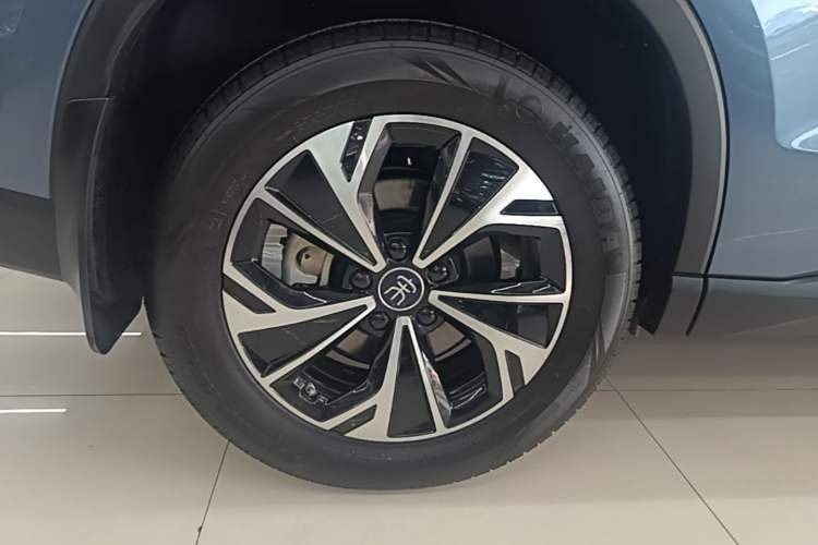 Used BYD Song Pro New Energy 2025 Second-Generation DM-i 115KM Overachiever Trim Right Rear Wheel Hub