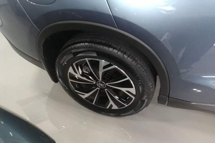 Used BYD Song Pro New Energy 2025 Second-Generation DM-i 75KM Leading Edition Right Rear Wheel Hub
