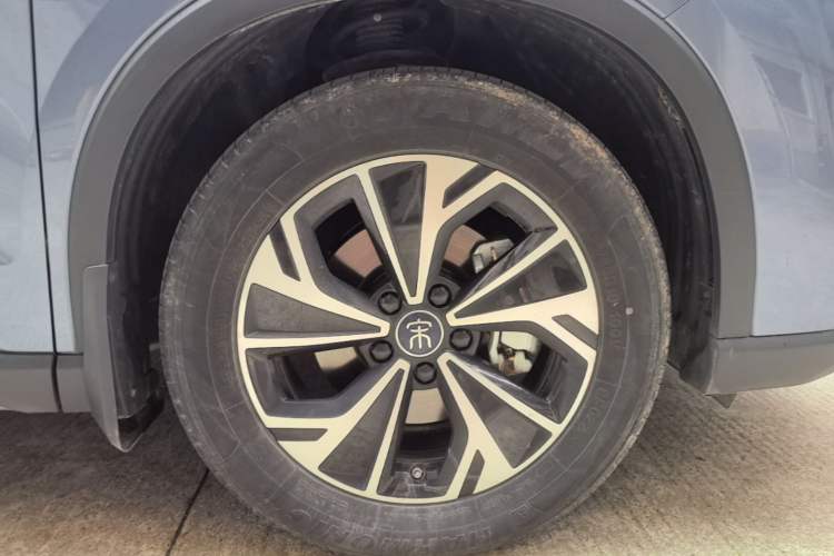 Used BYD Song Pro New Energy 2025 Second-Generation DM-i 75KM Leading Edition Right Rear Wheel Hub