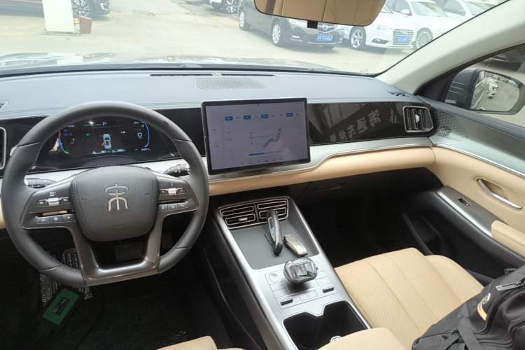 Used BYD Song Pro New Energy 2025 2nd Generation Intelligent Driving Version DM-i 75KM Overachiever Trim Audio And AC Panel
