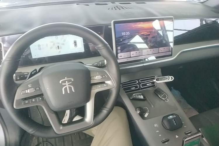 Used BYD Song Pro New Energy 2025 Second-Generation Intelligent Driving Version DM-i 115KM Superior Trim Center Console