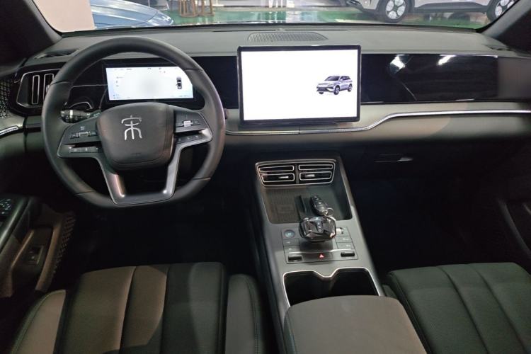 Used BYD Song Pro New Energy 2025 Second-Generation Intelligent Driving Version DM-i 115KM Superior Trim Center Console