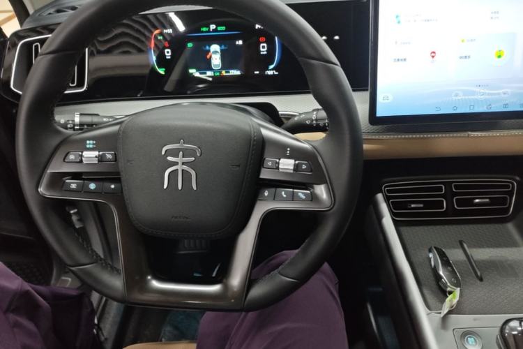 Used BYD Song Pro New Energy 2025 Second-Generation DM-i 75KM Leading Edition Center Console