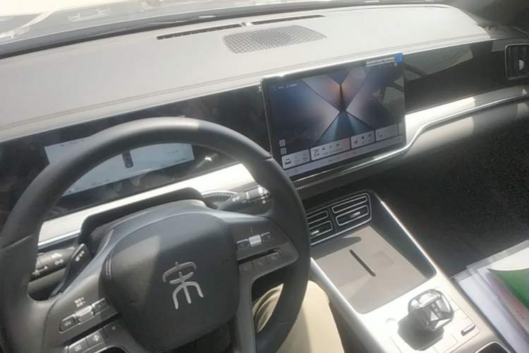 Used BYD Song Pro New Energy 2025 2nd Generation Intelligent Driving Version DM-i 75KM Leading Edition Center Console