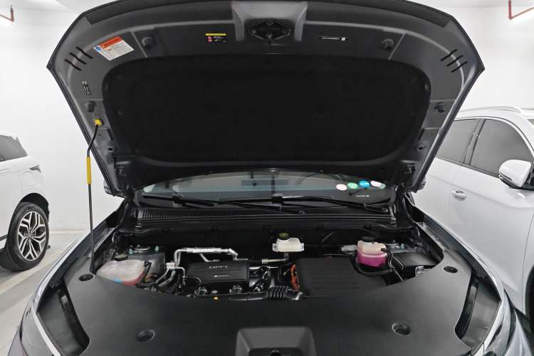 Used BYD Song Pro New Energy 2025 Second-Generation DM-i 75KM Leading Edition Engine Bay