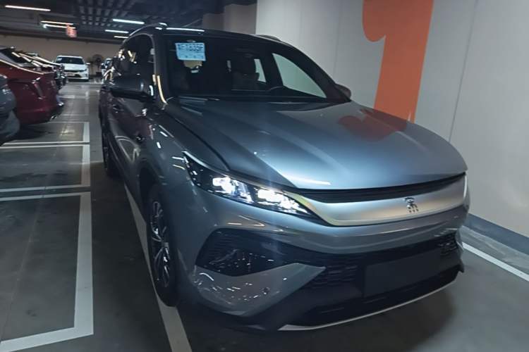 Used BYD Song Pro New Energy 2025 2nd Generation Intelligent Driving Version DM-i 75KM Leading Edition Front Right 45 Deg
