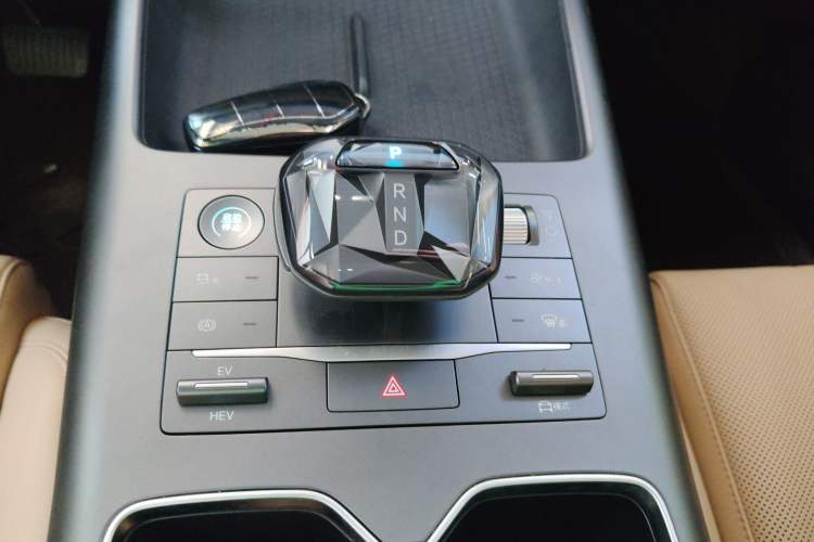 Used BYD Song Pro New Energy 2025 Second-Generation DM-i 75KM Leading Edition Gear Lever