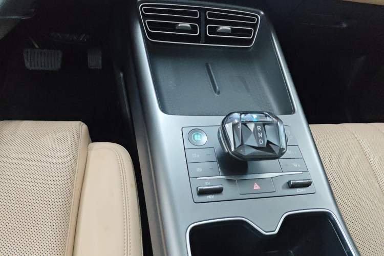 Used BYD Song Pro New Energy 2025 Second-Generation DM-i 75KM Leading Edition Gear Lever