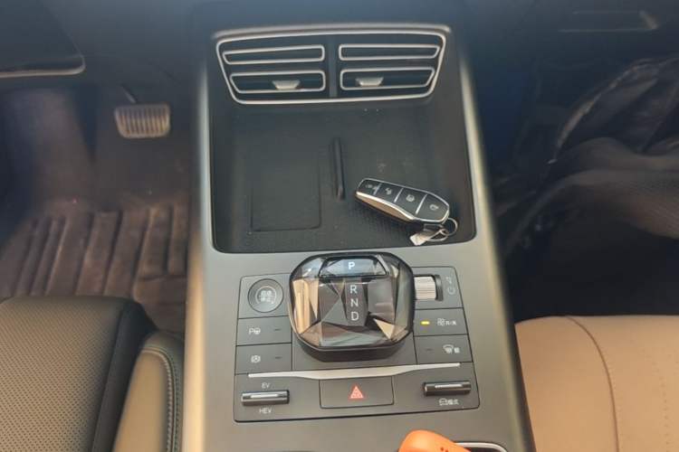 Used BYD Song Pro New Energy 2025 Second-Generation Intelligent Driving Version DM-i 115KM Superior Trim Gear Lever